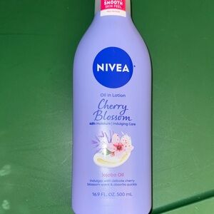 NIVEA Cherry Blossom Oil in Lotion - Lavender Pink